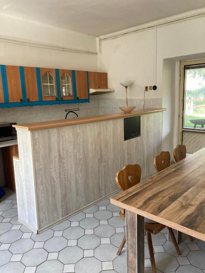 Prijemny Apartman Se Zahradou Ostresany Экстерьер фото